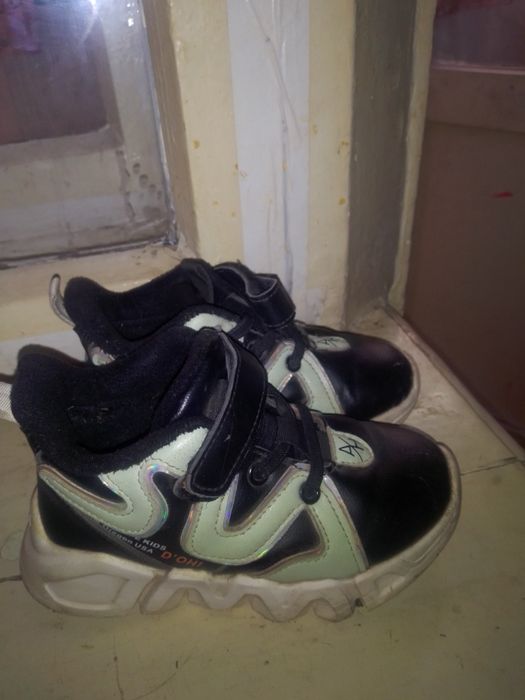 Кроссовки на мальчика 28р.утепленные