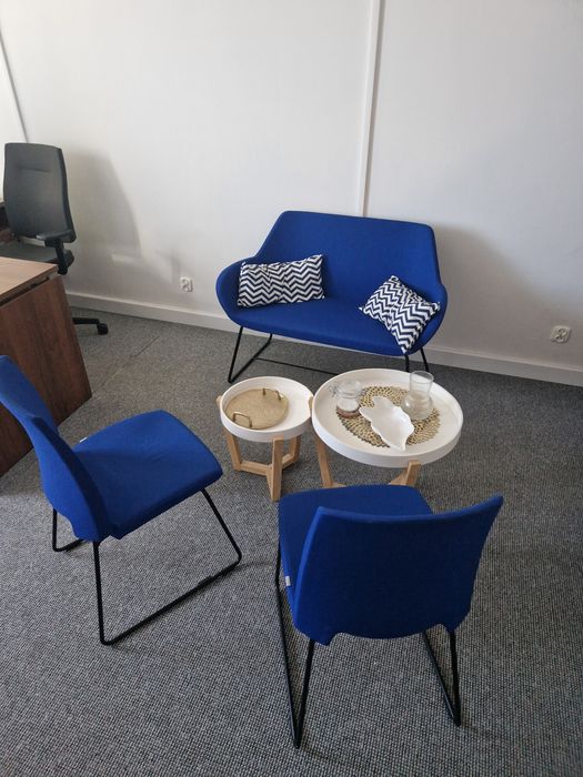 Zestaw mebli biurowych Sofa Profim 2 Krzesla Profim 2 Stoliczki mały duży