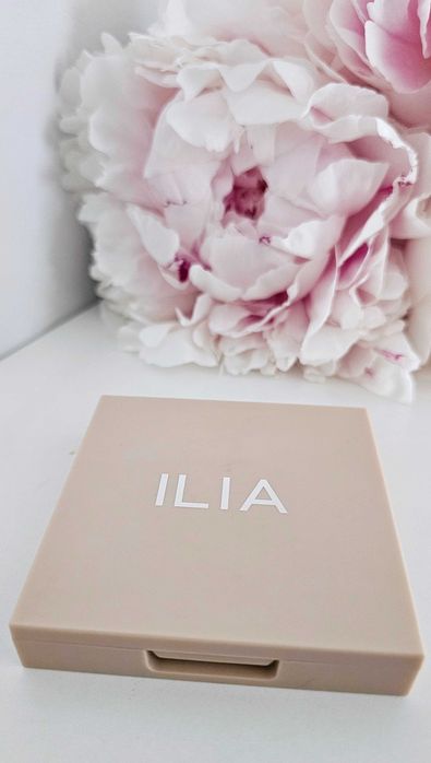 Ilia bronzer Nightlite Bronzing Powder Drawn In