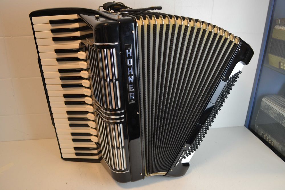 Vendo Hohner Pacific IVS 4 Voz N. 240