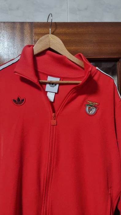 Casaco do benfica comprada na loja vermelha