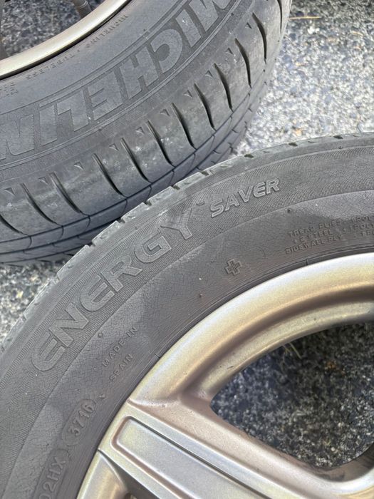 Conjunto 4 Pneus Michelin + jantes.