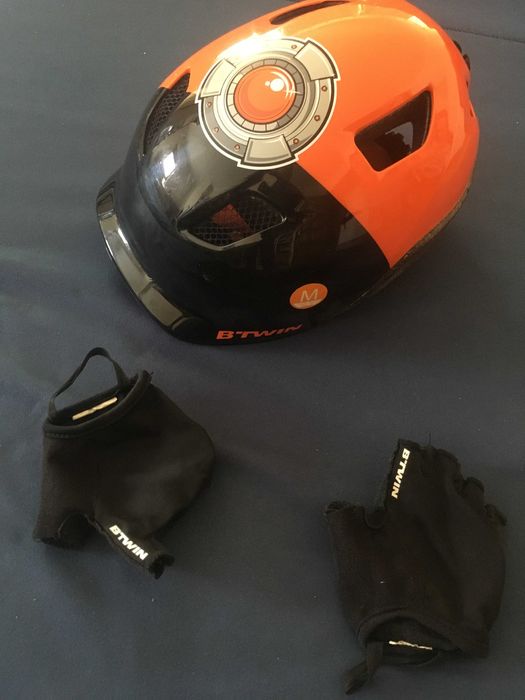 Capacete criança e luvas