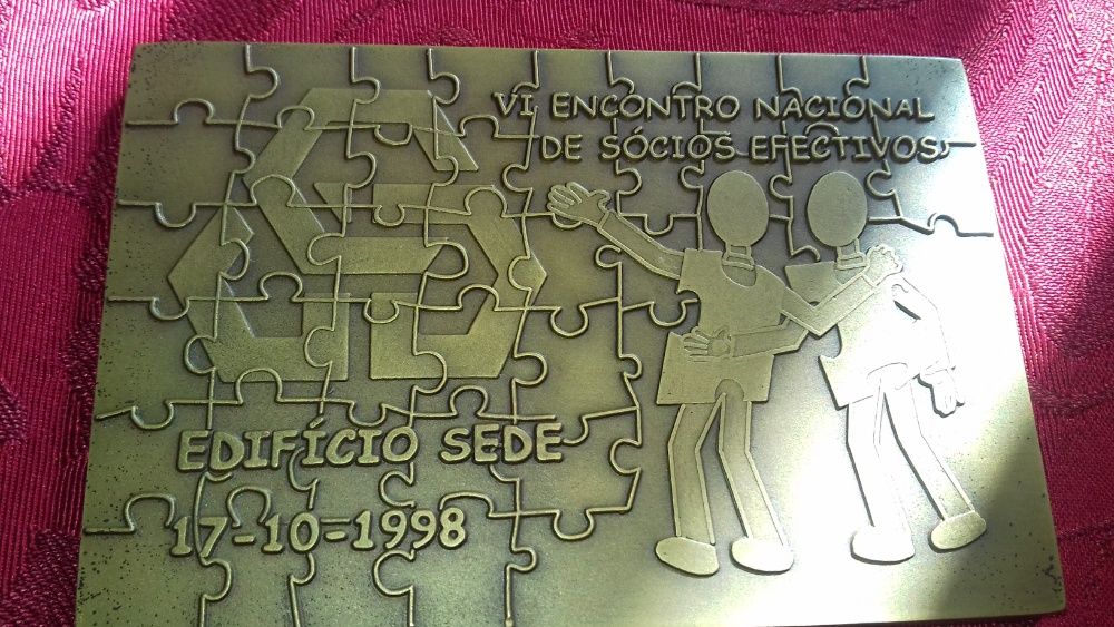 Um pintor em Évora Francisco Henriques no tempo de D.Manuel I - 1 edição - A.Camões Gouveia Câmara Évora Comissão Des. Capa dura12E-Medalhas5EDesde 5E