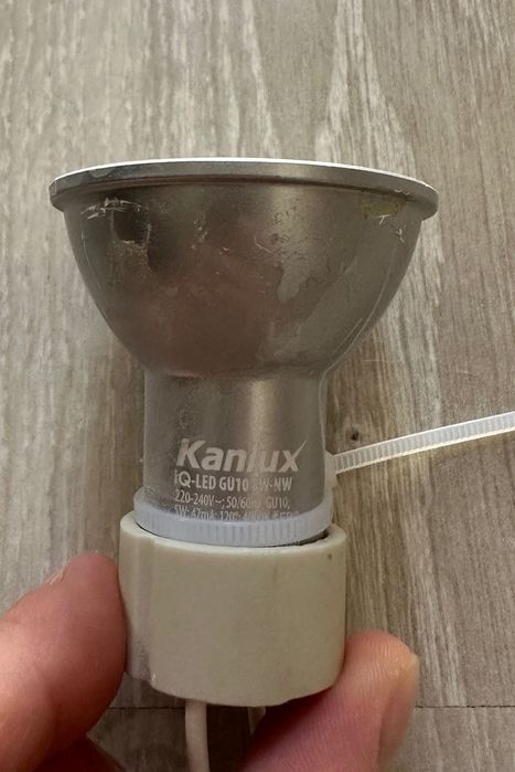 Żarówki do sufitu podwieszanego