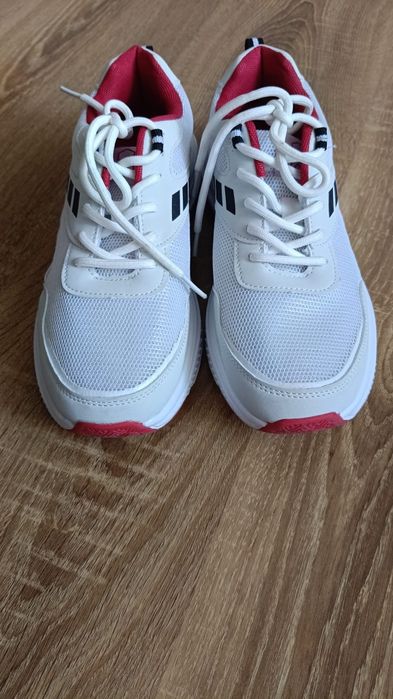 Buty sportowe chłopięce ,rozm.39