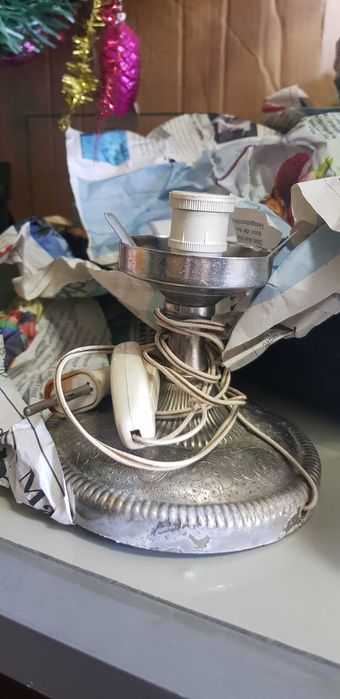 Candeeiros diversos e copos