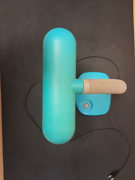 Настільна лампа  - потрібно ремонтувати.