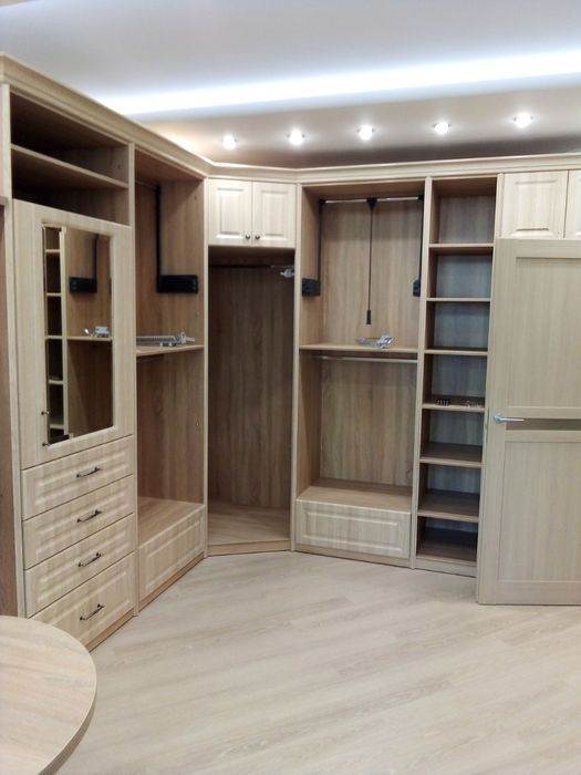 Кухни, шкафы-купэ, прихожие и другая корпусная мебель.