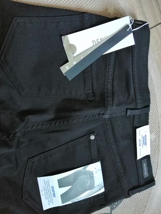 Nowe shaping skinny regular waist jeansy czarne 25/30 & Denim