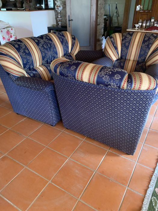 Sofás de sala 2 cadeirões de um lugar e 1 sofá de dois lugares