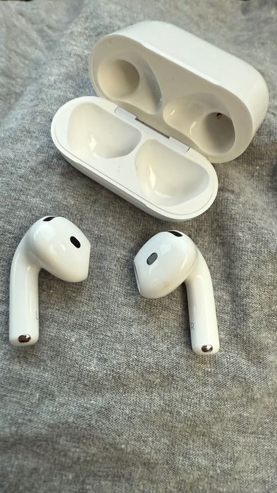 Apple AirPods 4 słuchawki