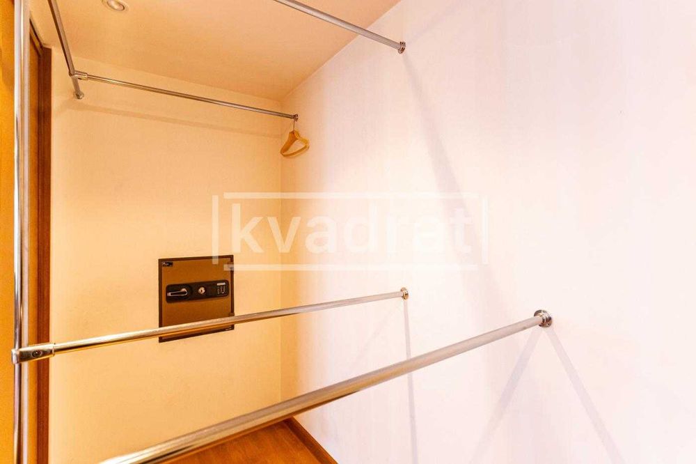 ТЕРМІНОВО ! Без комісії ВАМ % Продаж 3к квартири 120м2 вулиця Хрещатик 4 Шевченківський район центр міста Київ СВІТЛО НЕ ВИМИКАЮТЬ ТРЬОХСТОРОННІЙ ВИД