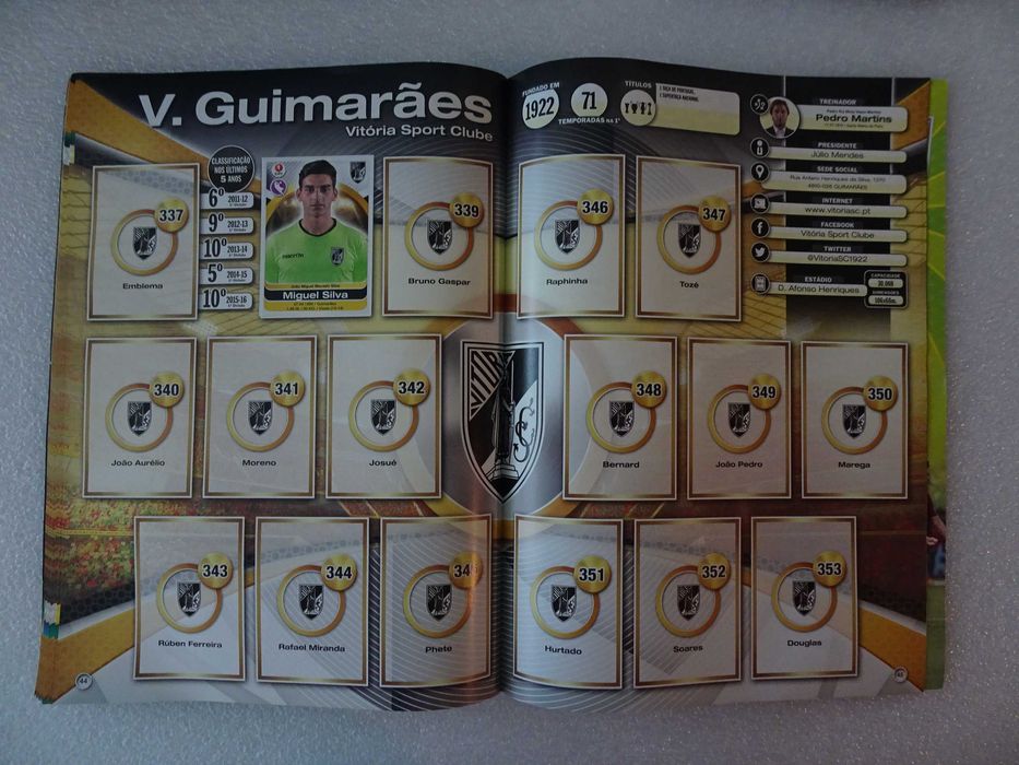 Caderneta de cromos de futebol - Futebol 2016-17 Panini (tem 4 cromos)