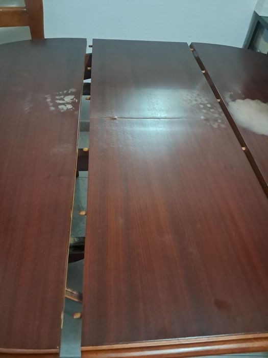 Mesa redonda extensível em madeira maciça