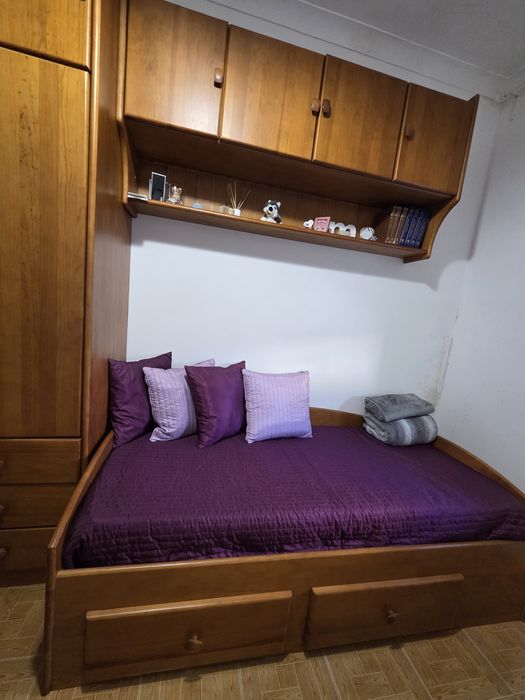 Móvel de quarto com cama imbutida