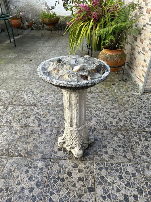 Coluna decorativa em pedra