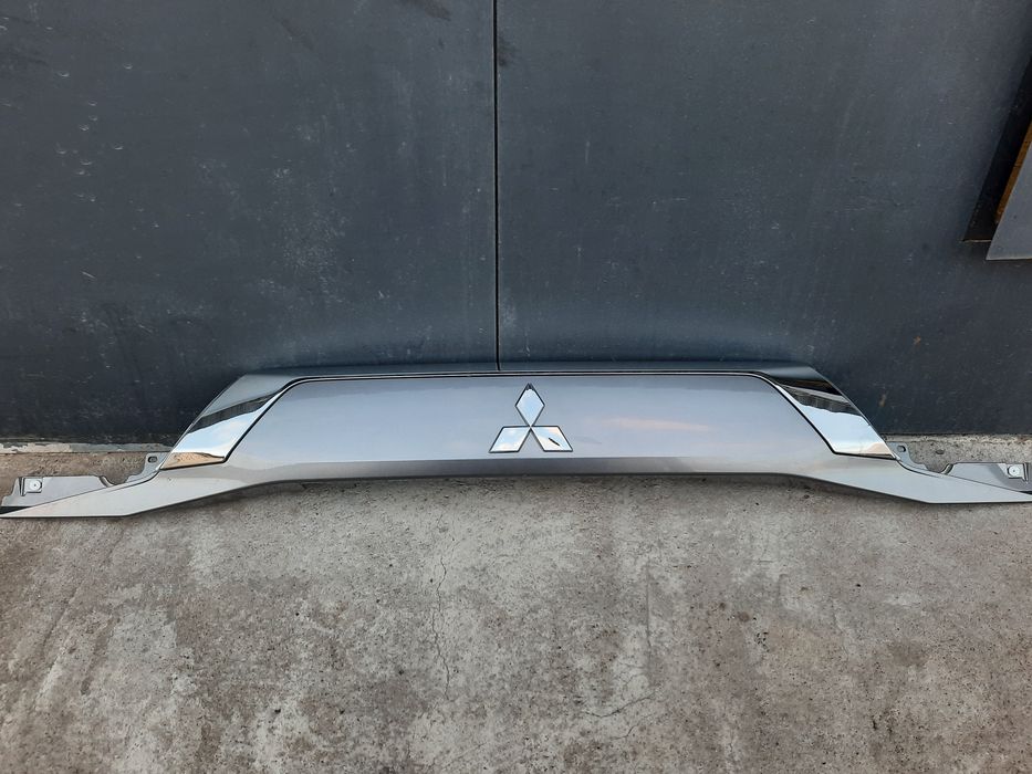 Накладка кришки багажника  Mitsubishi Outlander рестайл