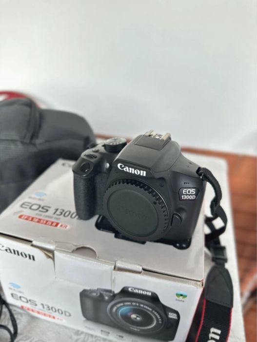 Canon EOS 1300D c/ WIFI