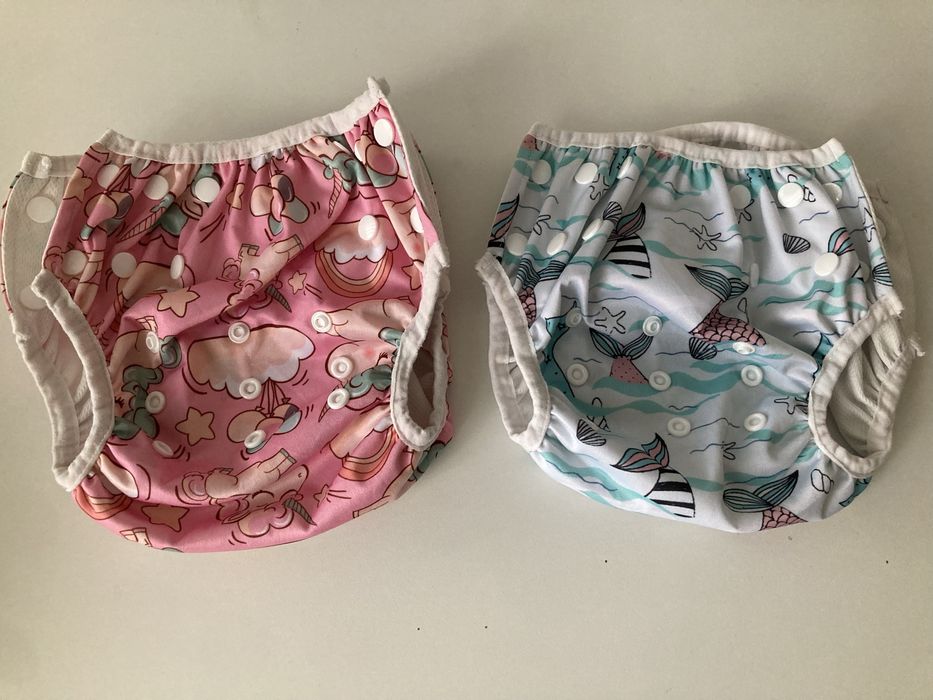 Duas fraldas NOVAS reutilizáveis natação/praia