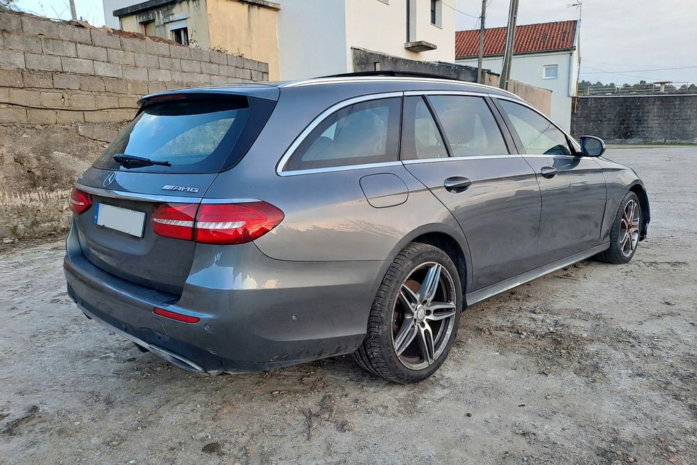 Mercedes-Benz E220d AMG