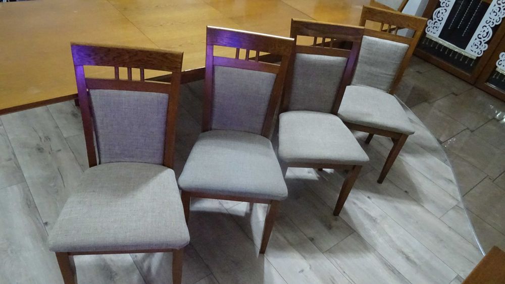 Stół do jadalni wraz z krzesłami