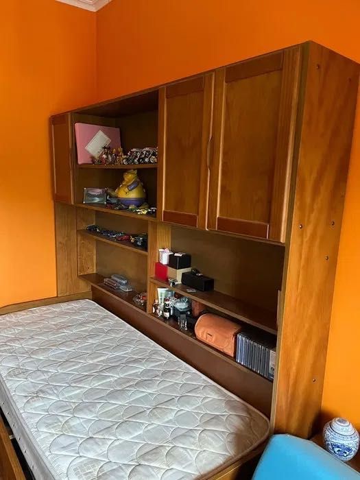 Cama, colchão e armário embutido (Moviflor)
