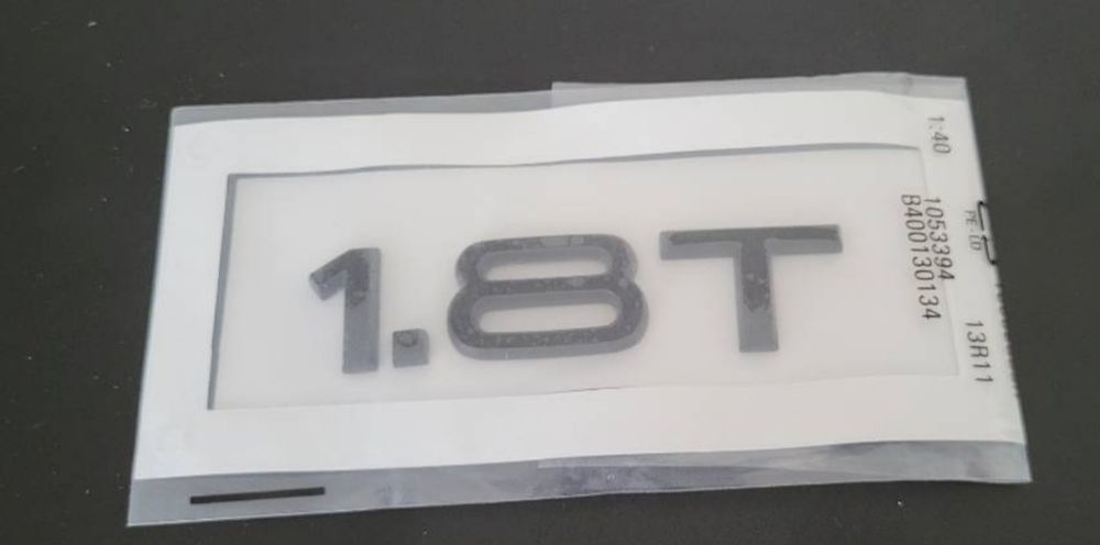 Nowy przyklejany emblemat 1.8T 2.0T 3.0T 1.8 2.0 3.0 czarny , srebrny