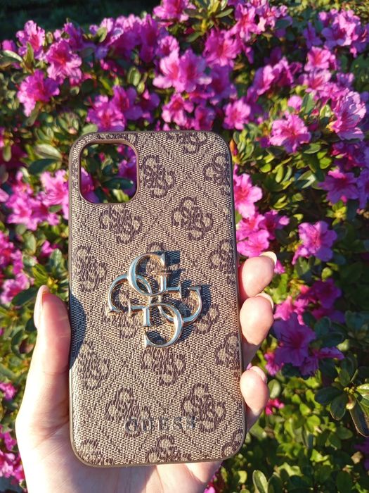 iPhone 11 z etui Guess