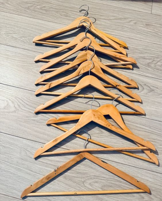 10 cabides de madeira