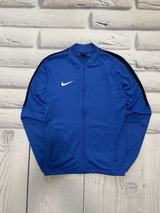 Олімпійка Nike.