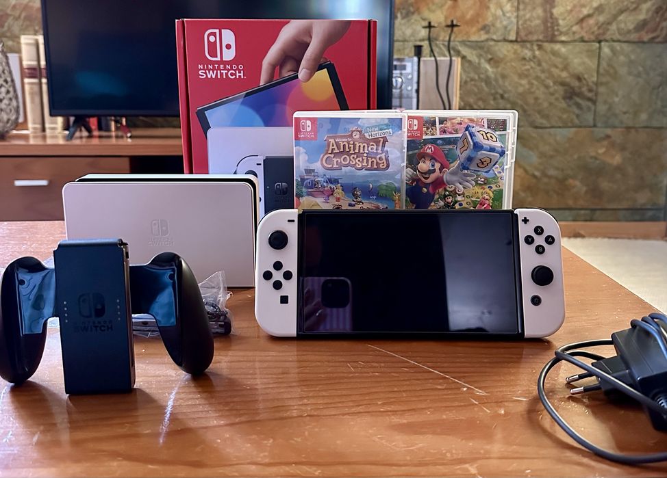 Nintendo Switch OLED - Branca e 2 jogos