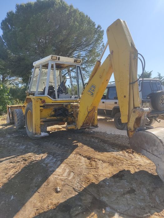 Jcb 3CX sem/doc. Alcanena E Vila Moreira • OLX.pt