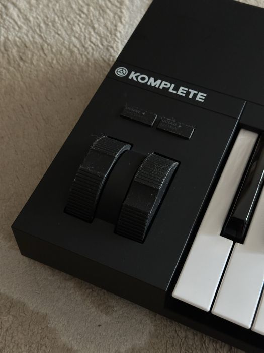 Teclado Midi Komplete Kontrol A49