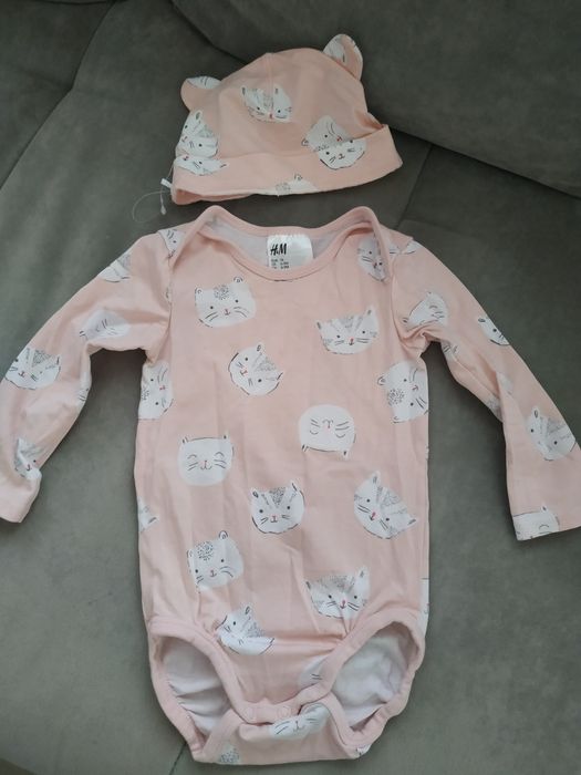 Body z długim rękawem plus czapka - H&M roz. 6-9 m-cy
