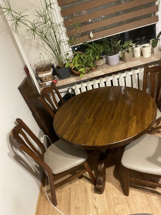 Stół dębowy okrągły rozkładany + cztery krzesła