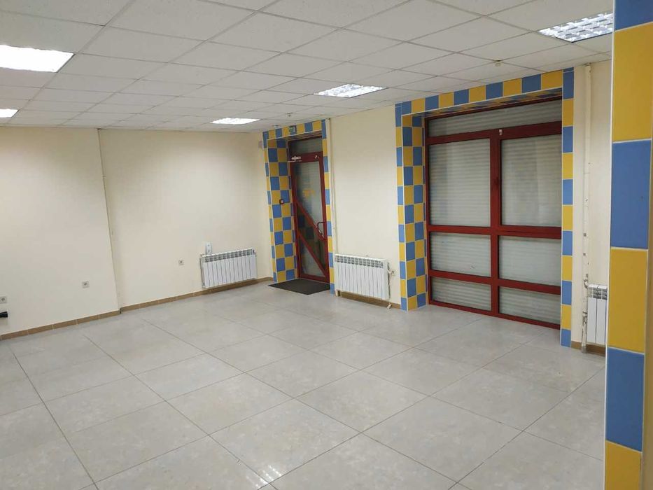 Здам в оренду комерційне фасадне приміщення по вул. Соборній, 233