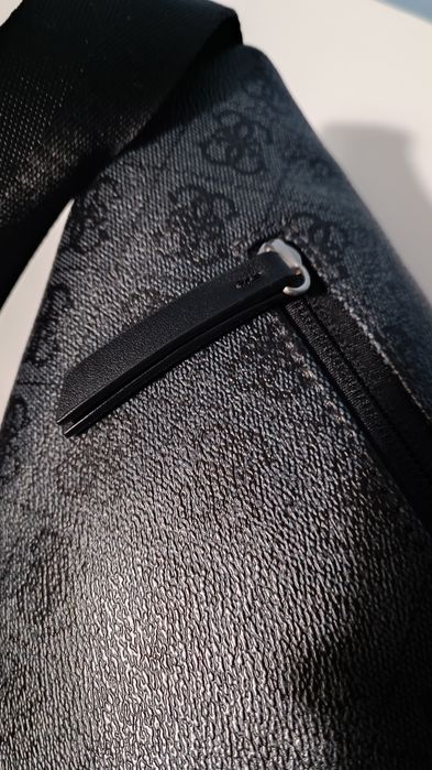 Bolsa Guess como nova