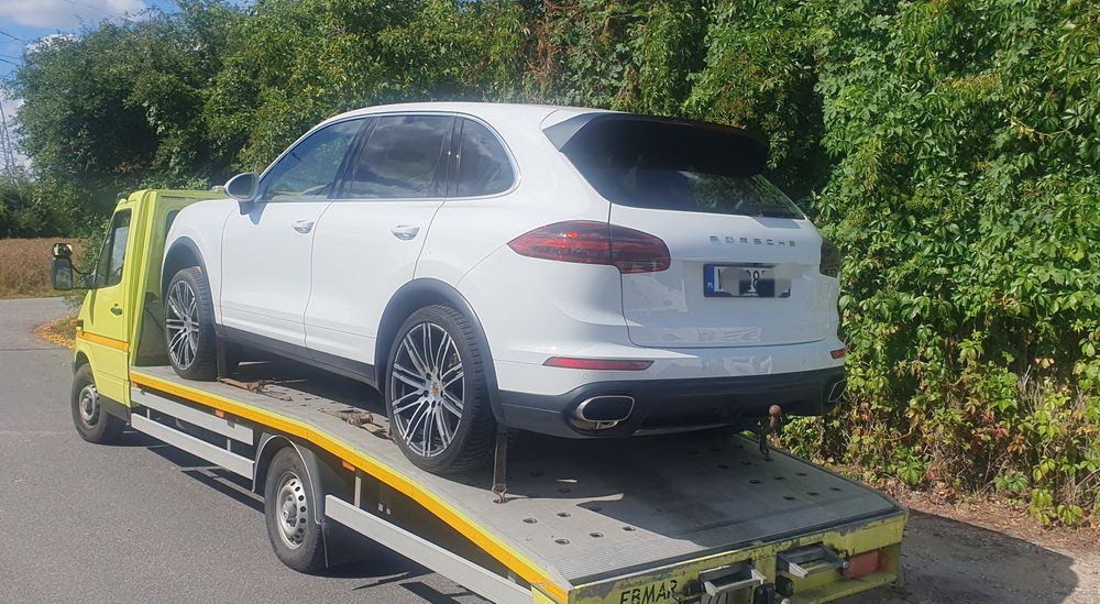 Pomoc drogowa - transport pojazdów - holowanie  - autolaweta
