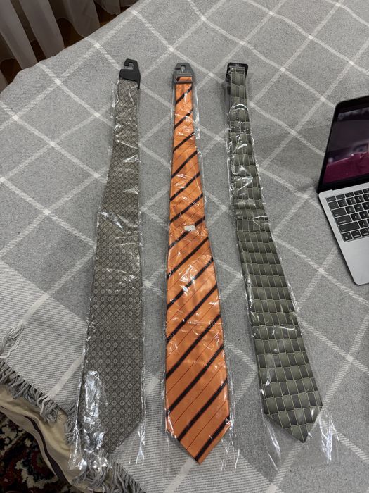Чоловічі галстуки нові запаковані