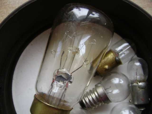 Starocie z PRL - Oświetlenie = Zestaw 6 żarówek z epoki PRL sprawnych