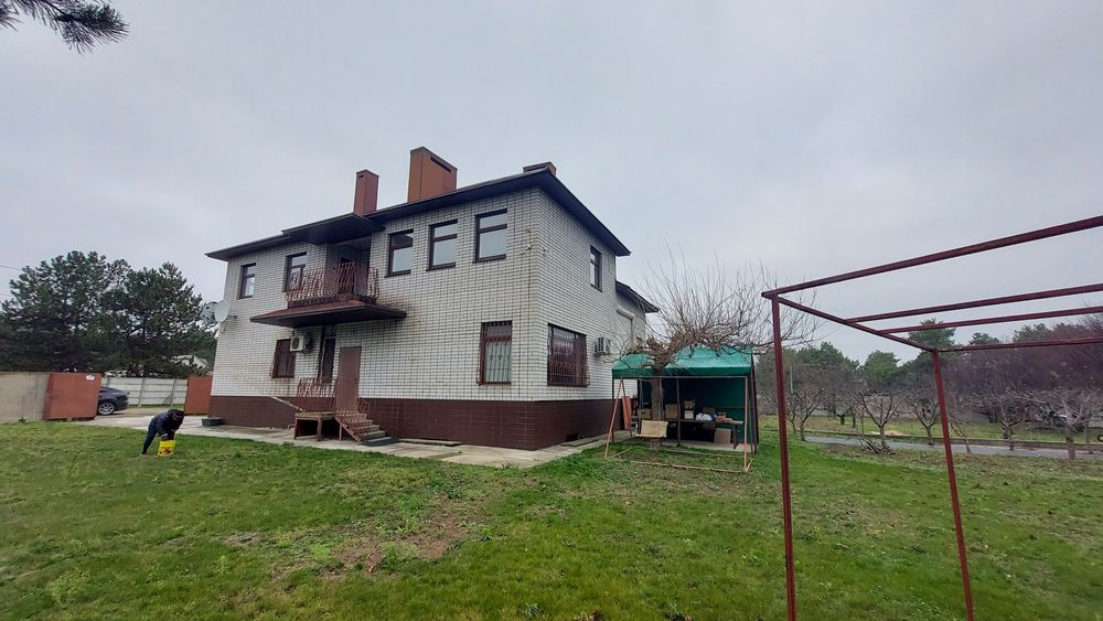 Продам дом в Обуховке, 404 м.кв. за 145000$