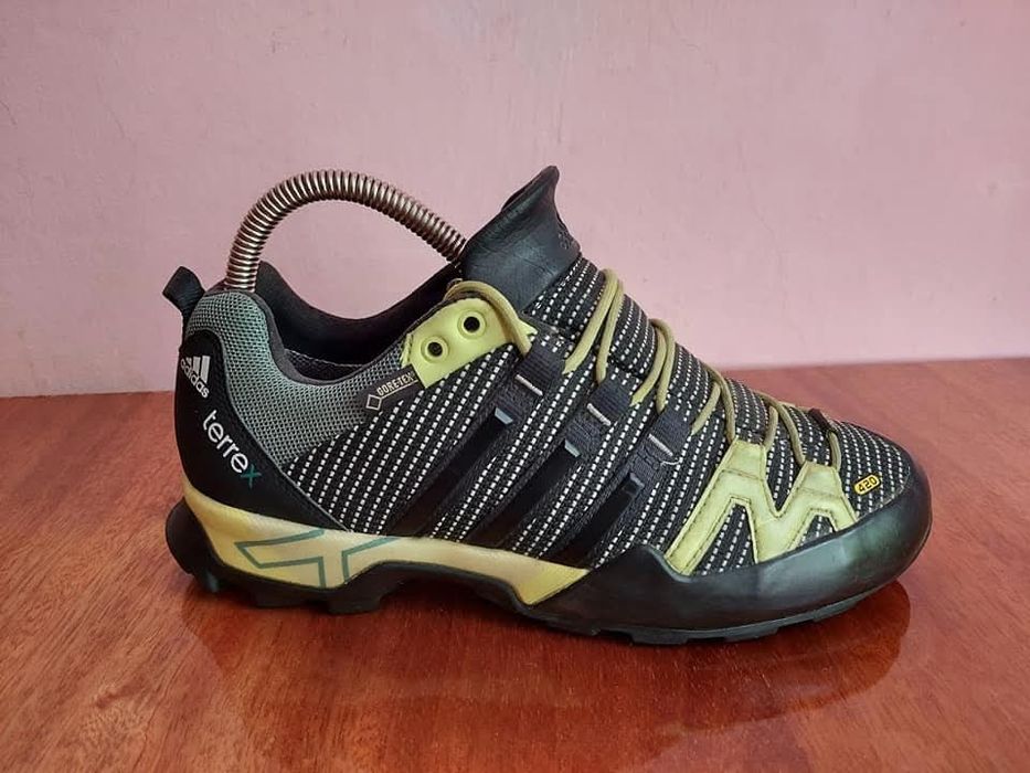 Кросівки трекінгові  adidas terrex на gore tex оригінал 

Розмір  по б