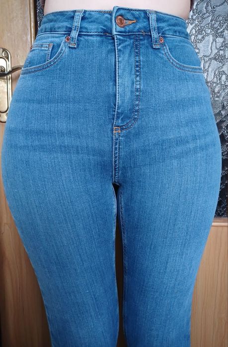 Джинсы в состоянии новых р.25(36)