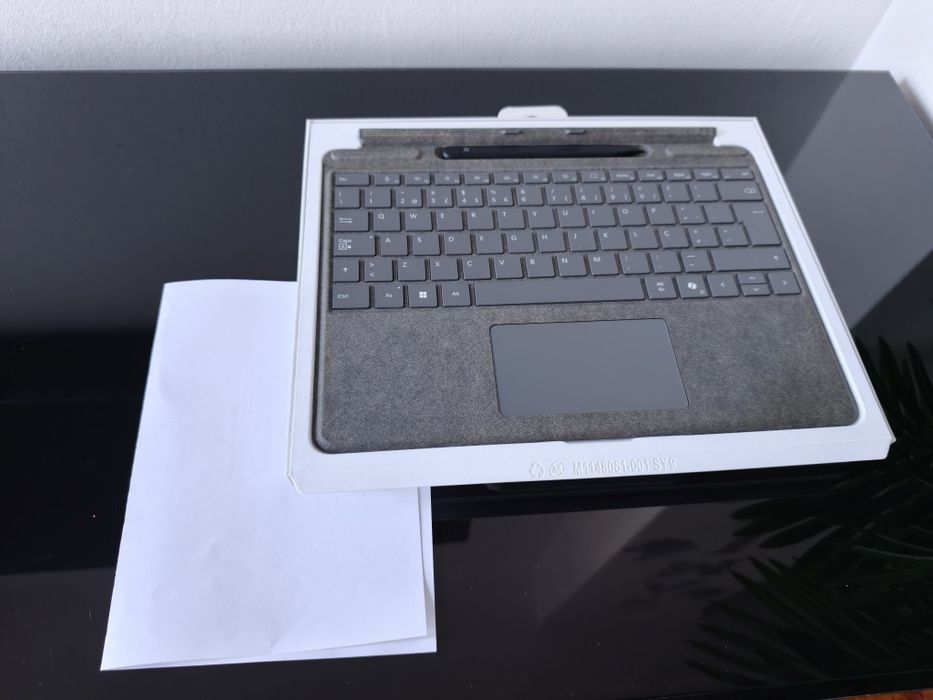 Microsoft Surface Pro 8 (16GB RAM) Como Novo + Teclado Signature & Pen (Garantia)