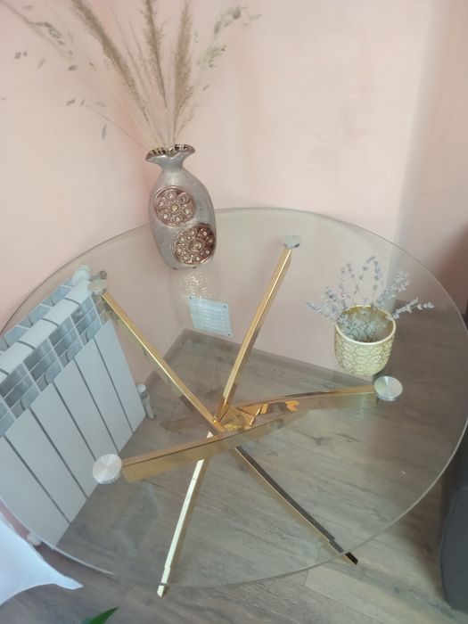 Кухонний стіл. Скляний столик.