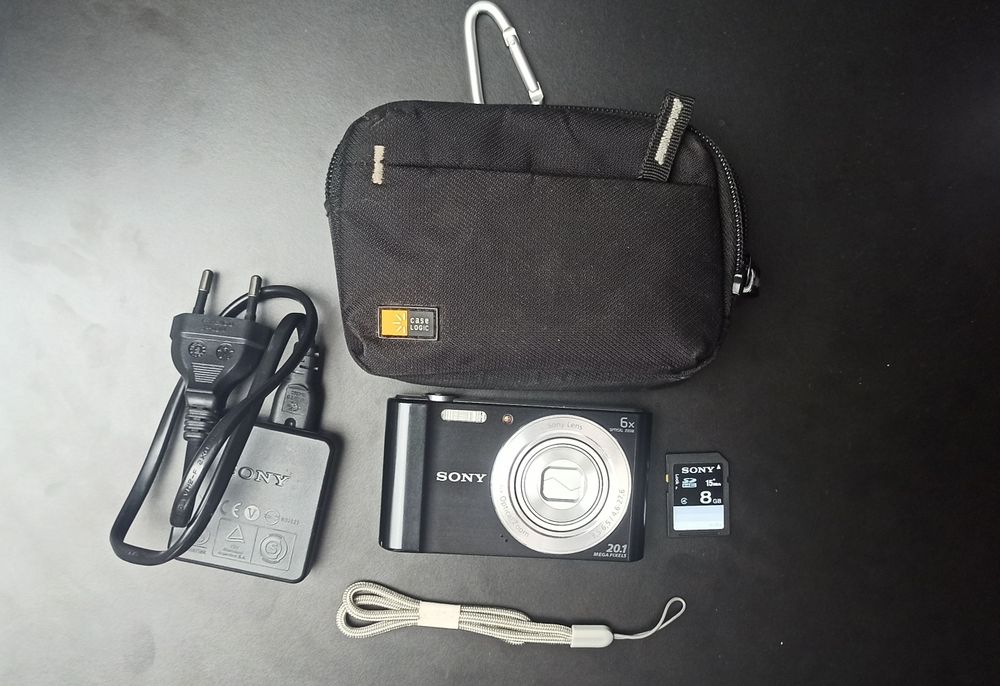 Aparat cyfrowy Sony DSC-W710 + futerał + kabel+karta