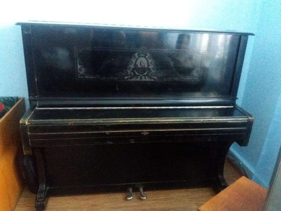 Піаніно чорне продам