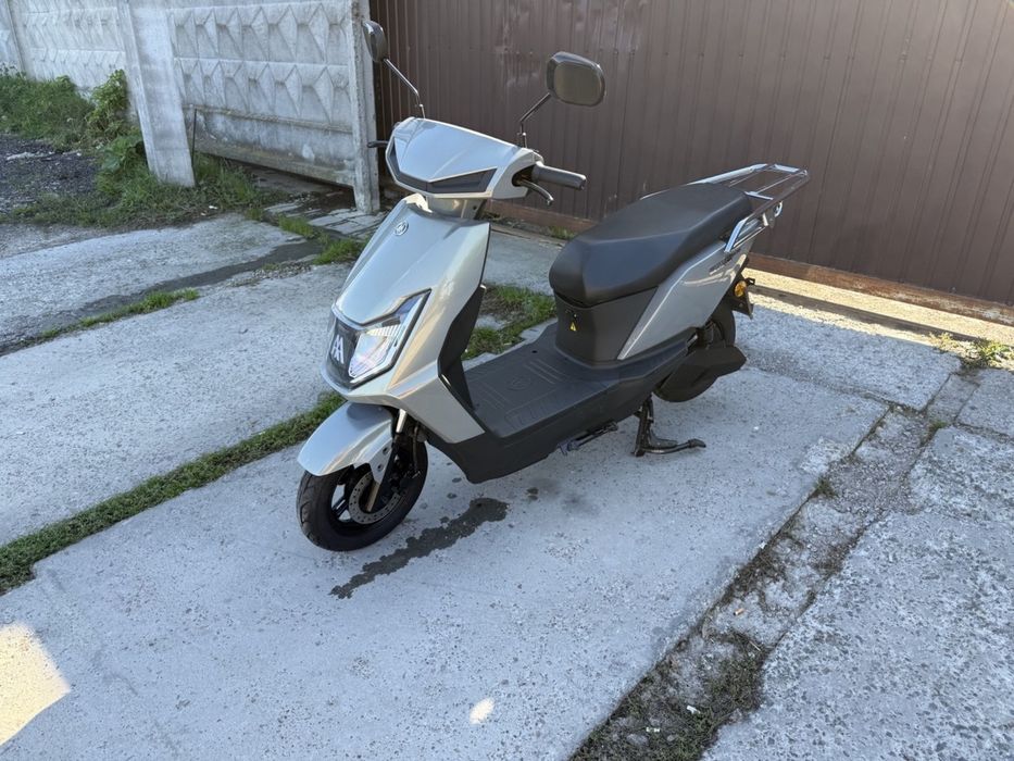 Електроскутер Aima F606