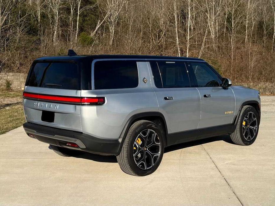 Rivian R1S EV 2023
